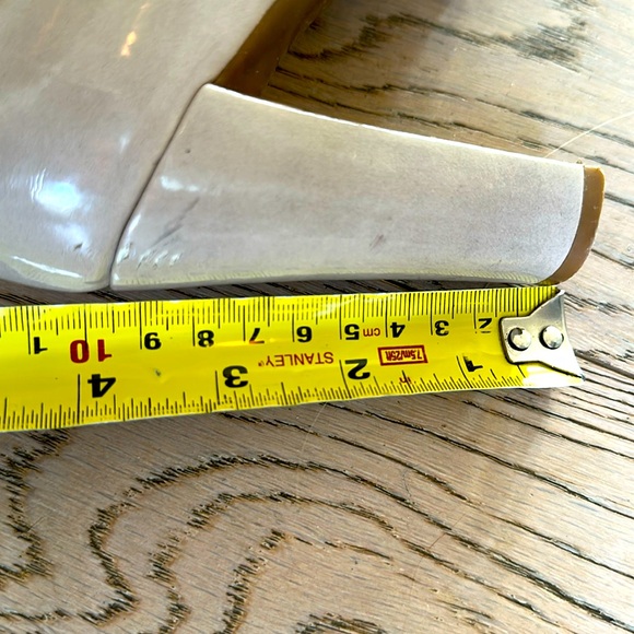 Cream color patent leather pumps with block heels - Picture 5 of 5